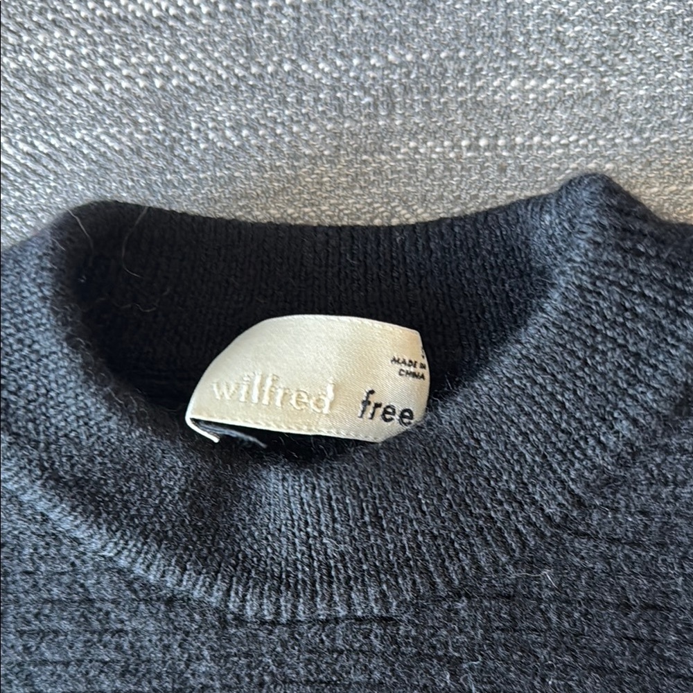 Black Cropped Sweater - Picture 2 of 3